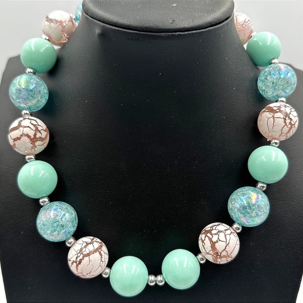 Vintage Mint Green Beaded Necklace Chunky Crackle Glass White Marble Texture Y2K